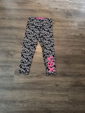 Victoria's Secret Black & White Chevron Leggings with Pink Logo